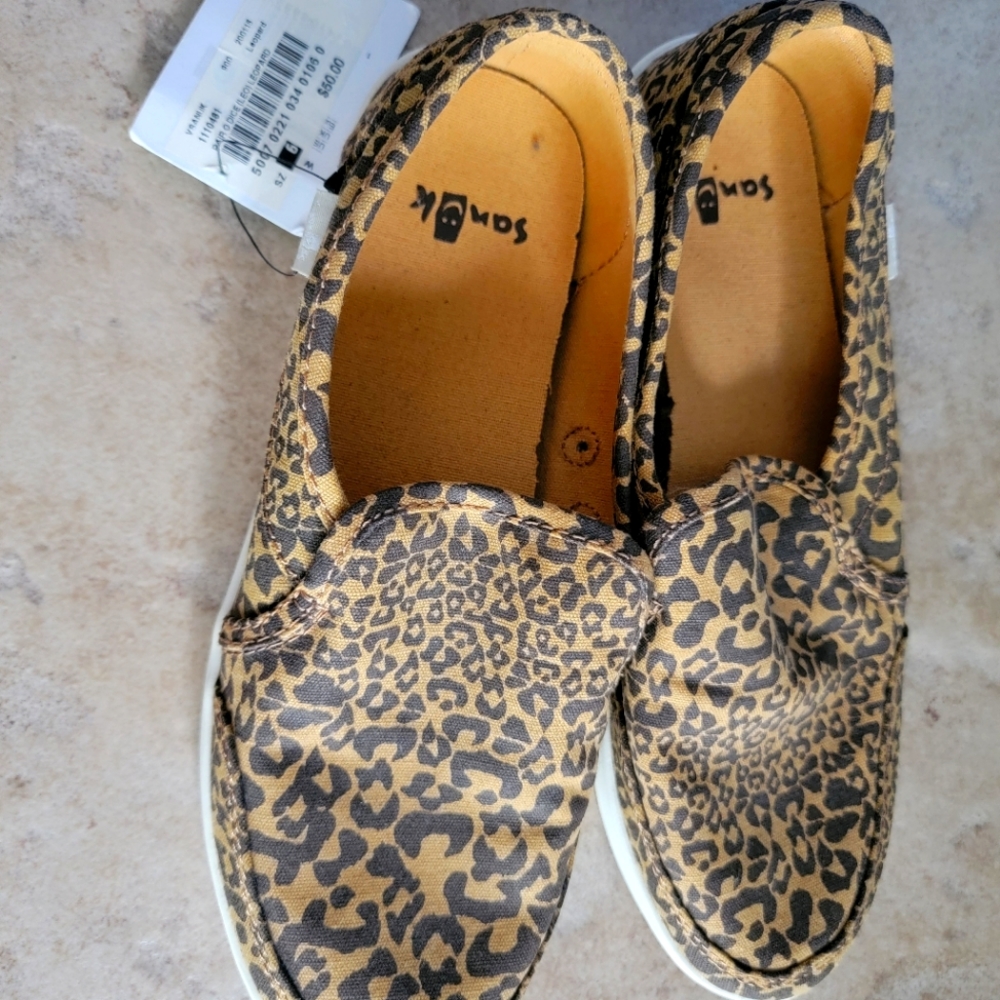Sanuks size 6